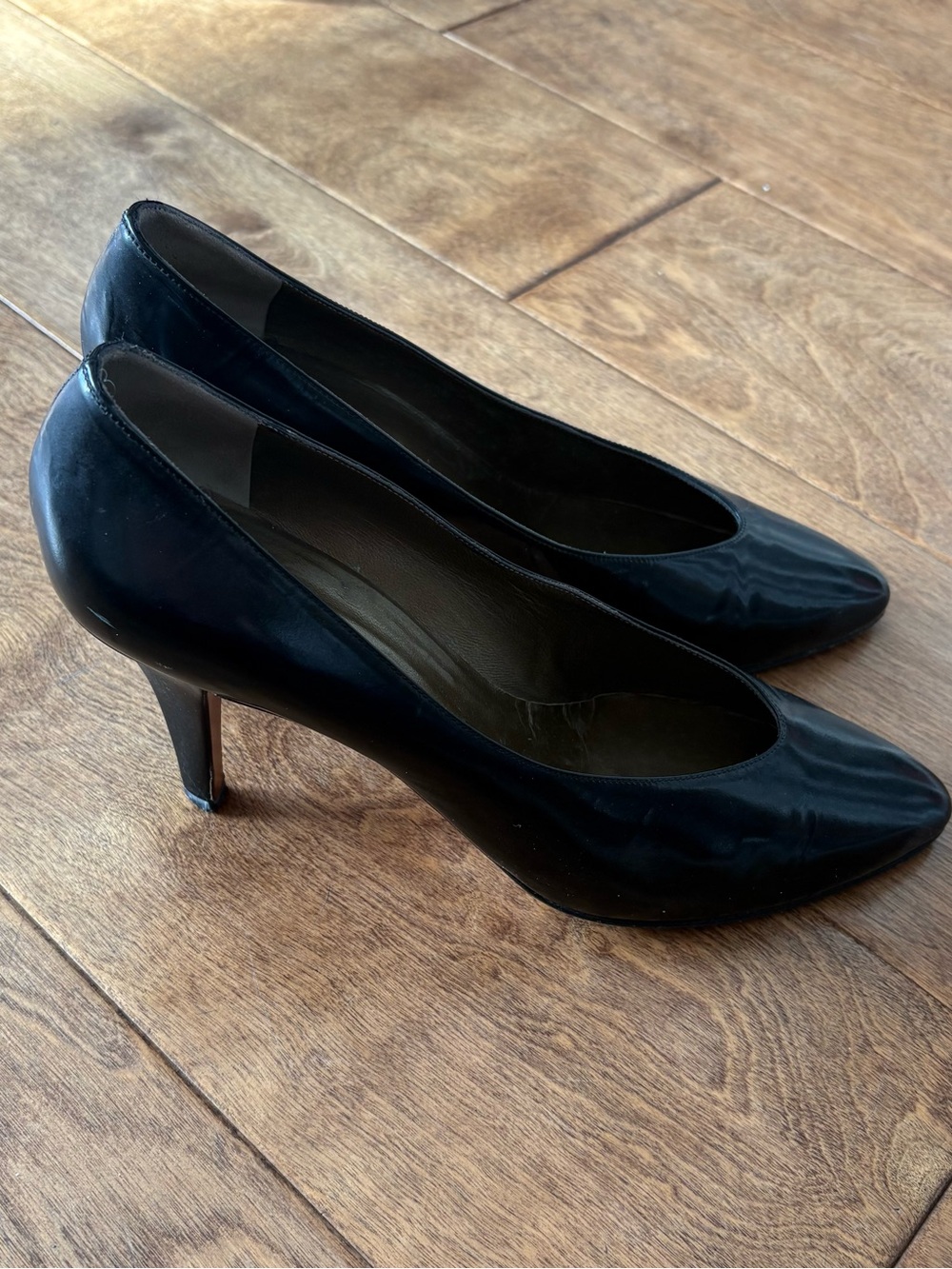 Yves Saint Laurent Vintage Black Patent Leather Mid-Heel Pumps